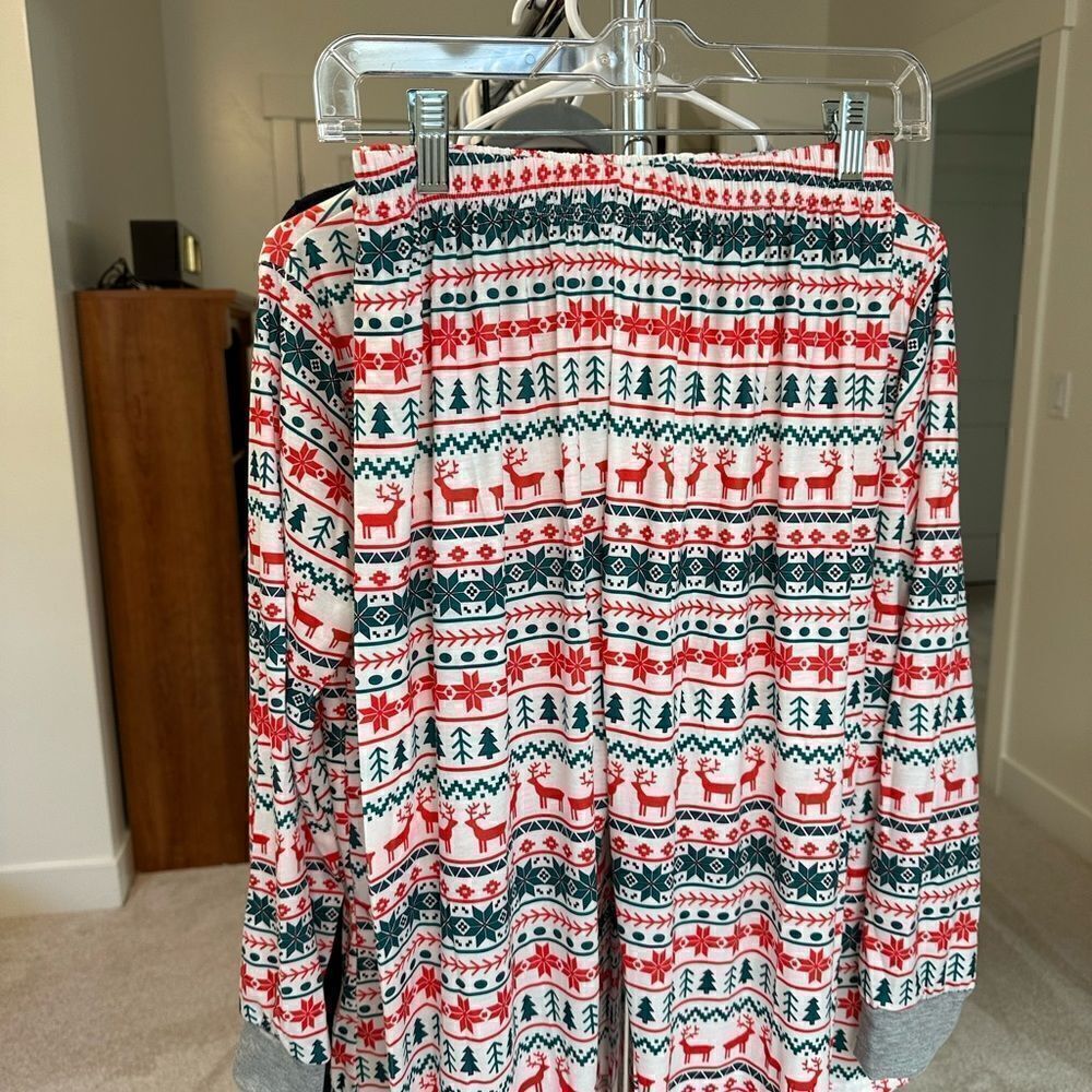🎄New In Package 2 Piece Christmas PJ Set, Unisex Size Large Unbranded - Picture 5 of 10